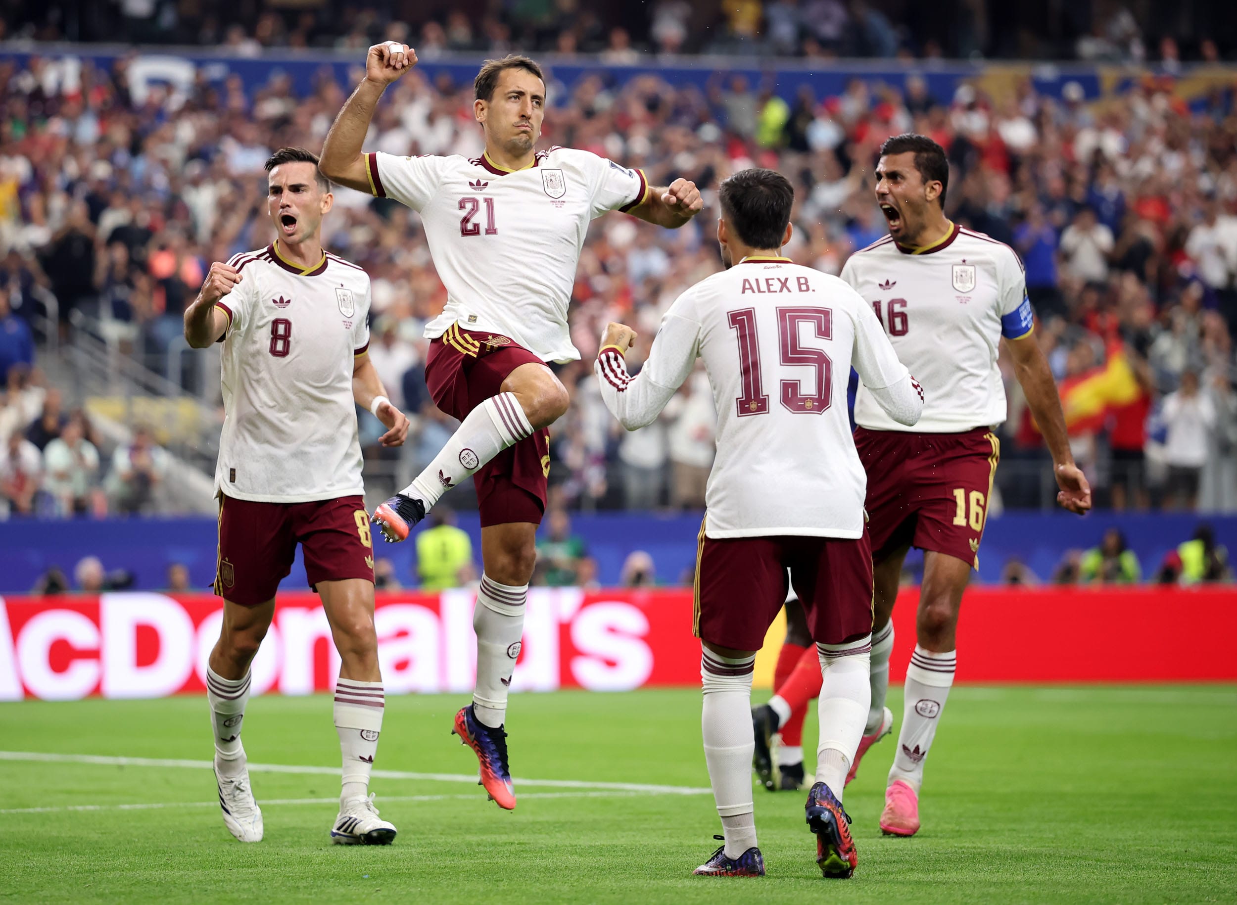 Espanha derruba a França e fica a um passo de uma nova conquista mundial