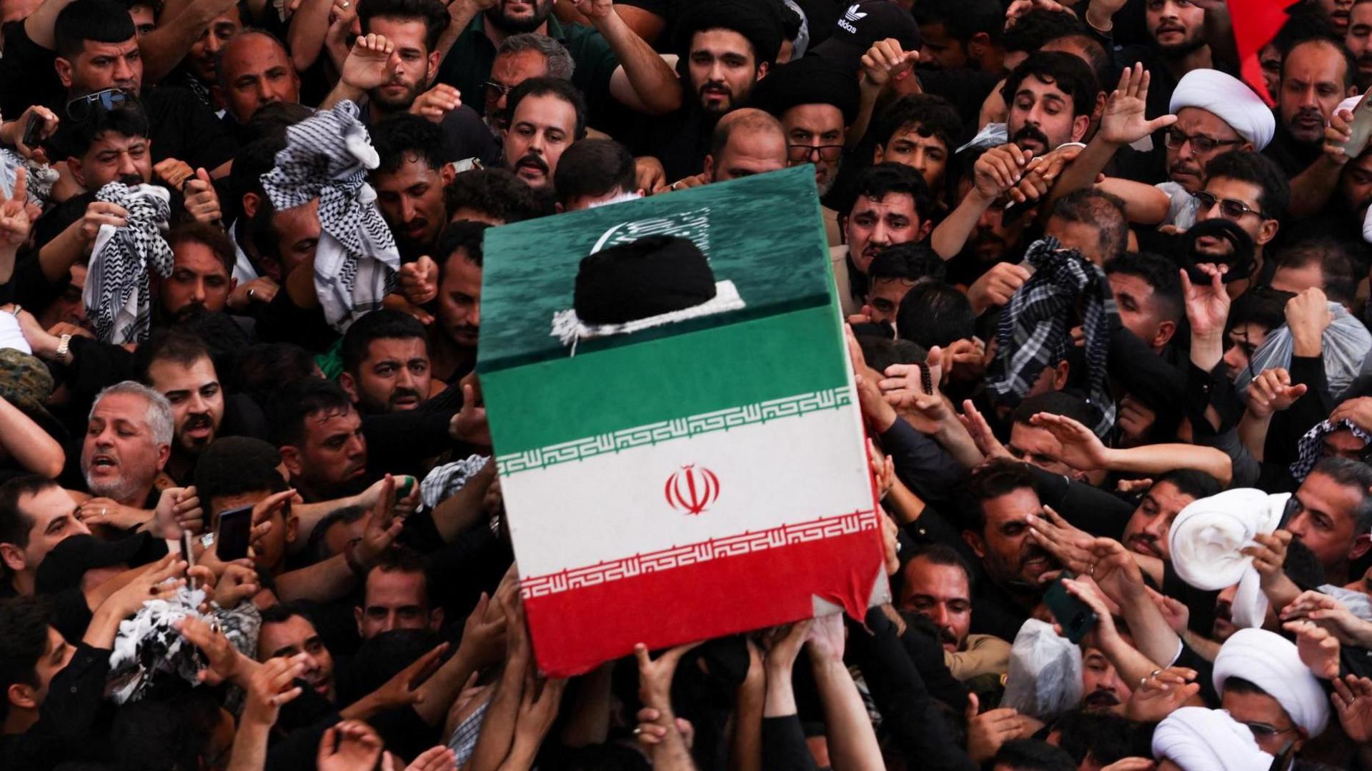 Ali Khamenei é sepultado em Mashhad enquanto conflito entre Irão e Estados Unidos volta a intensificar-se