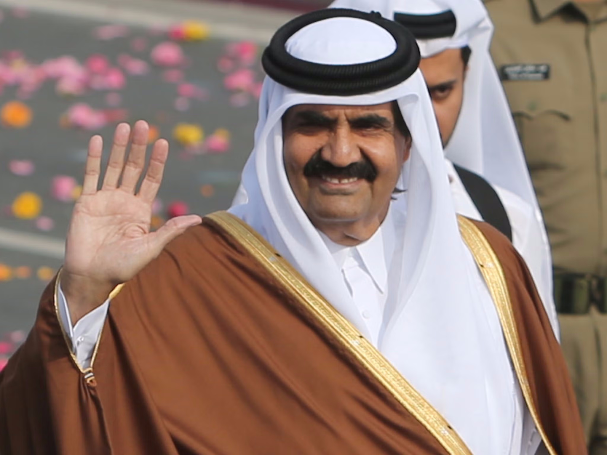 Morre o antigo emir do Qatar Hamad ben Khalifa al-Thani, líder que transformou o país numa potência regional
