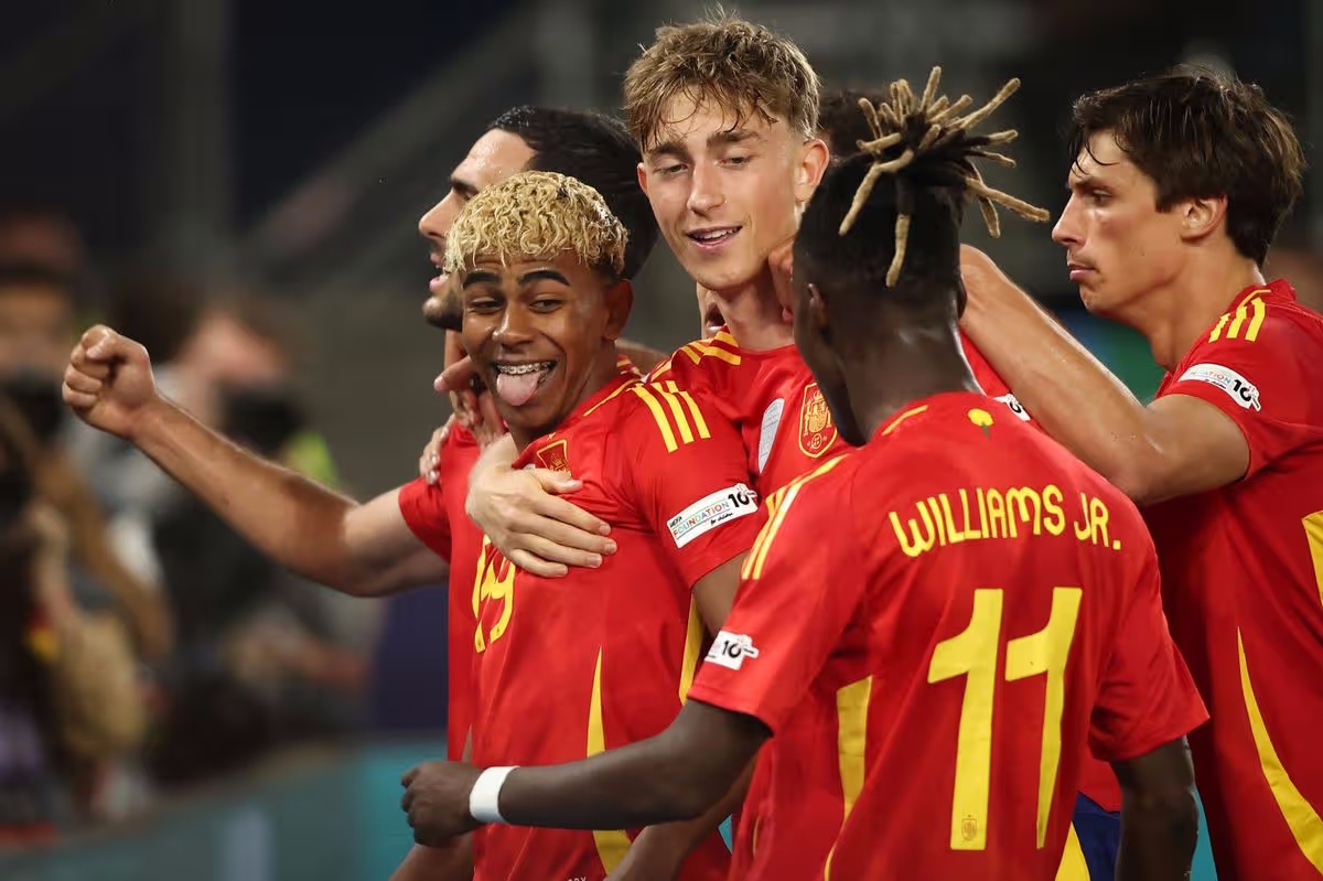 Espanha e Bélgica medem forças nos quartos do Mundial 2026 com França à espera nas meias-finais