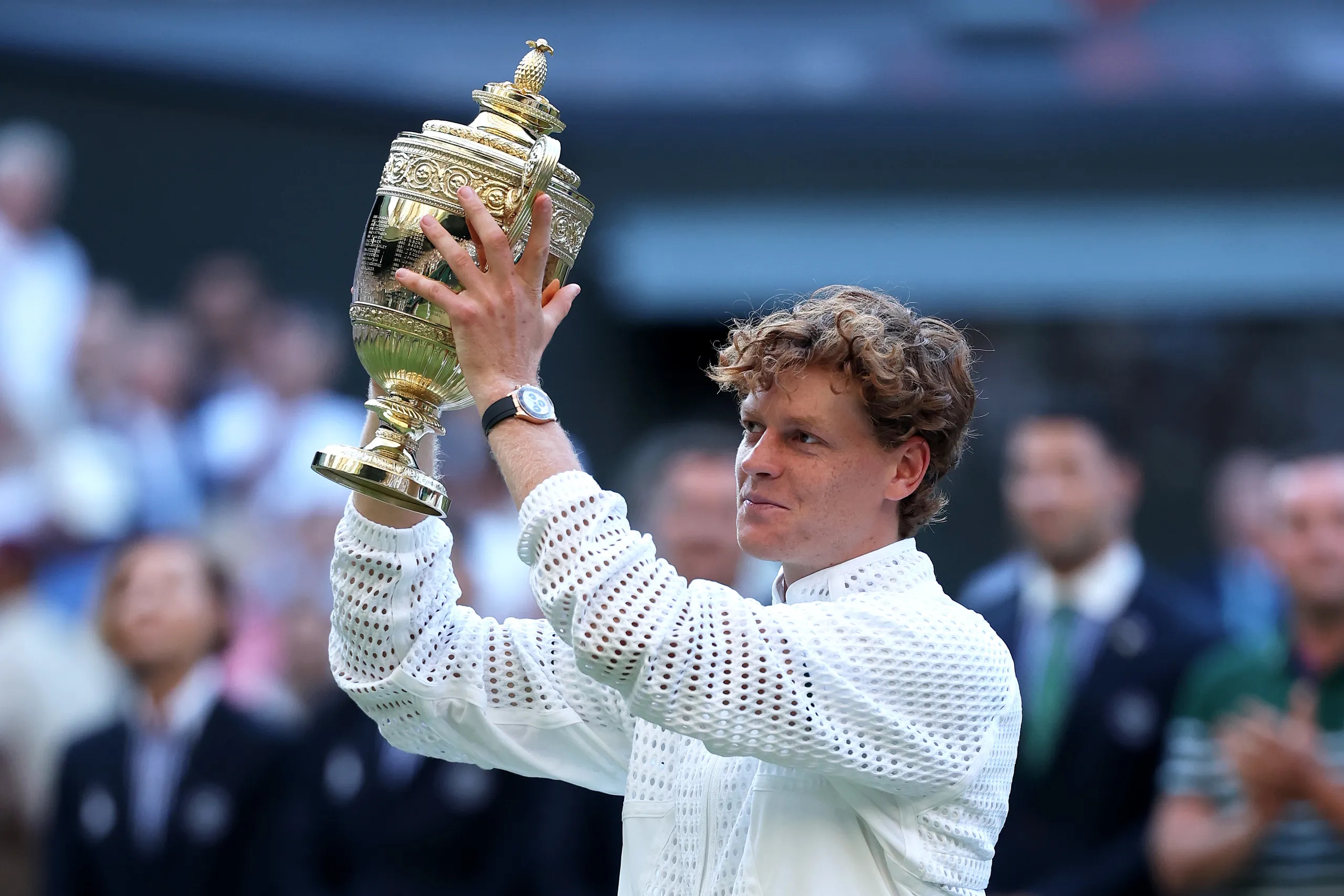 Sinner conquista Wimbledon pela segunda vez consecutiva e trava ascensão de Zverev numa final de alto nível