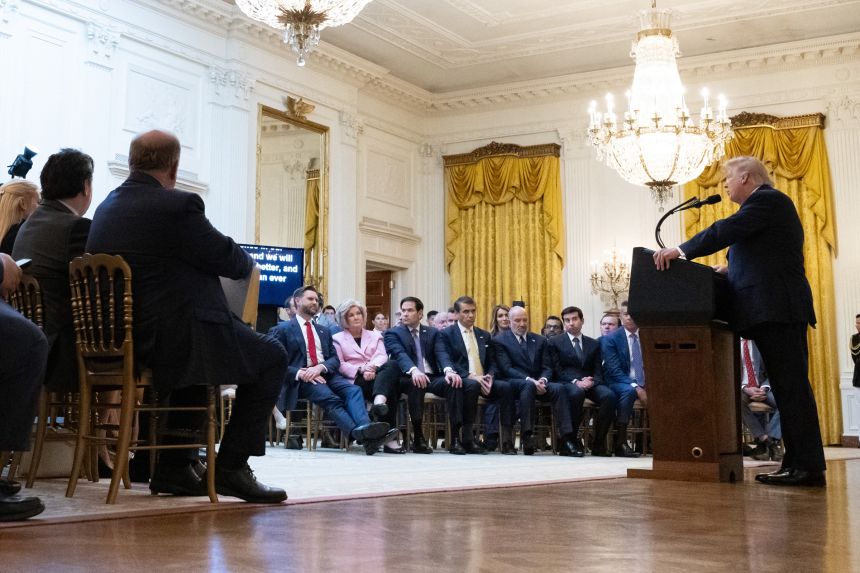 Trump abre nova frente contra o sistema eleitoral americano antes das eleições de meio mandato