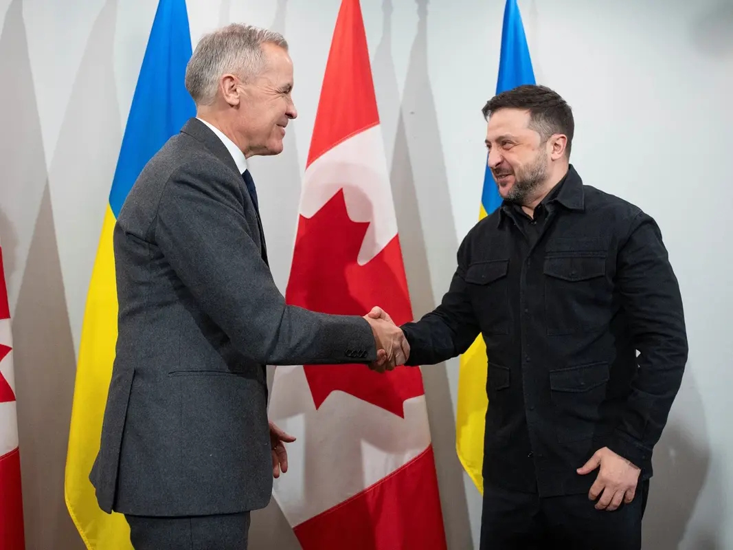 Canadá e Ucrânia anunciam parceria económica e de segurança “para cem anos” durante visita de Zelensky