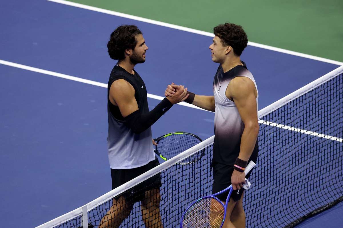 Shelton surpreende e elimina o campeão Alcaraz em duelo épico no US Open